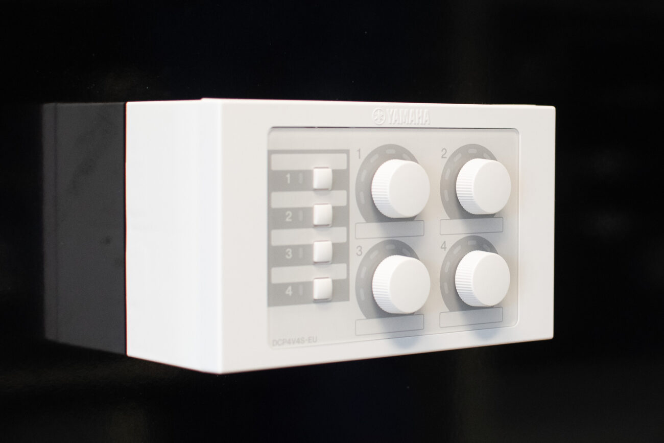 4 Volumes und 4 Schaltern für Matrizen 